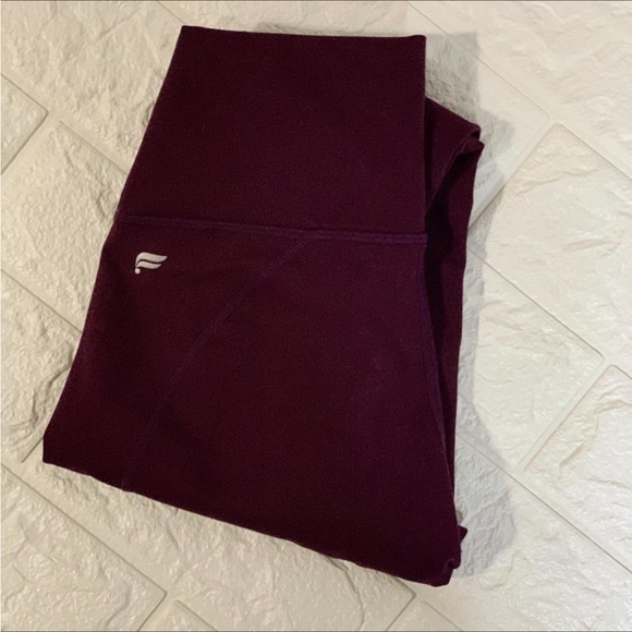 𝅺LIKE NEW Define PowerHold® High-Waisted Crop Legging | Burgundy | Tiktok | Gym - Picture 3 of 3